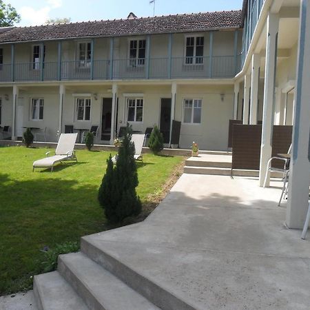 Hotel La Buissonniere Bannay  Luaran gambar