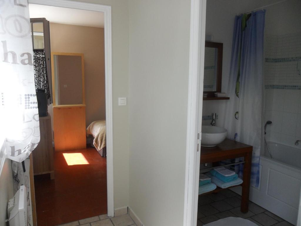 Hotel La Buissonniere Bannay  Bilik gambar